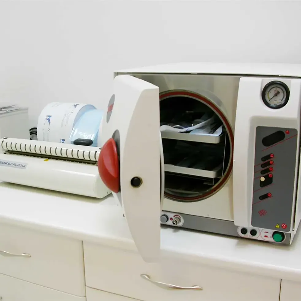 Zona de esterilización de la Clínica Dental Aranda en Córdoba
