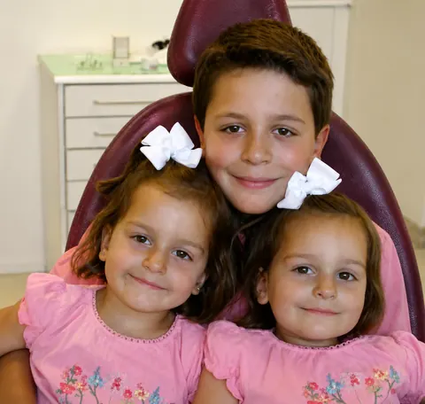 Niños atendidos en Clínica Dental Aranda, centro concertado con la Junta de Andalucía en Córdoba